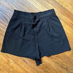 Black Casual Shorts in Size L